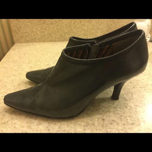 Anne Klein pointed gray booties - Picture 2 of 8